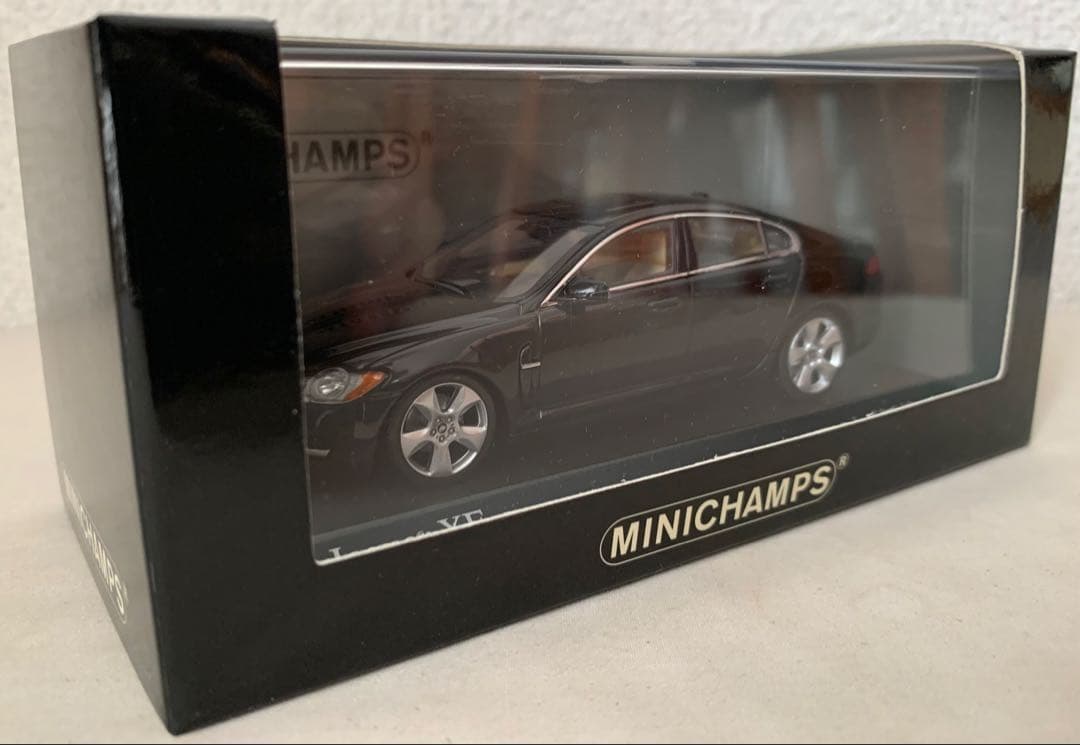 1/43 Jaguar / ジャガー XF ブラックメタリック