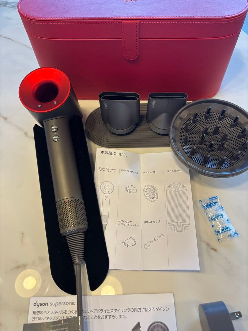 ダイソン ヘアドライヤーDyson Supersonic HD01 収納ケース付