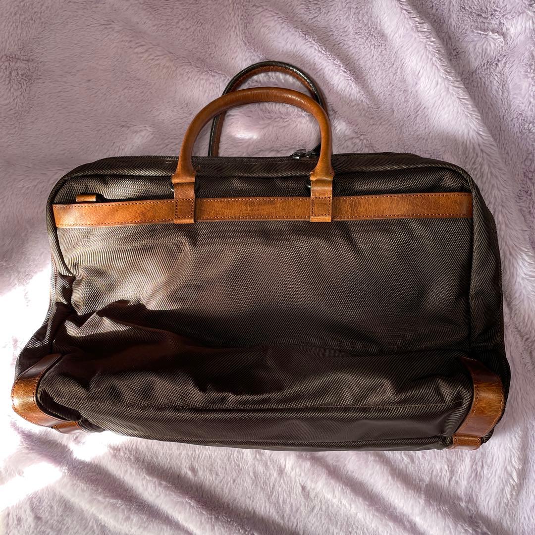 大型バッグ、旅行、Lagasha 、4室 ペン入れ等仕切り多数、肩掛けベルト付き