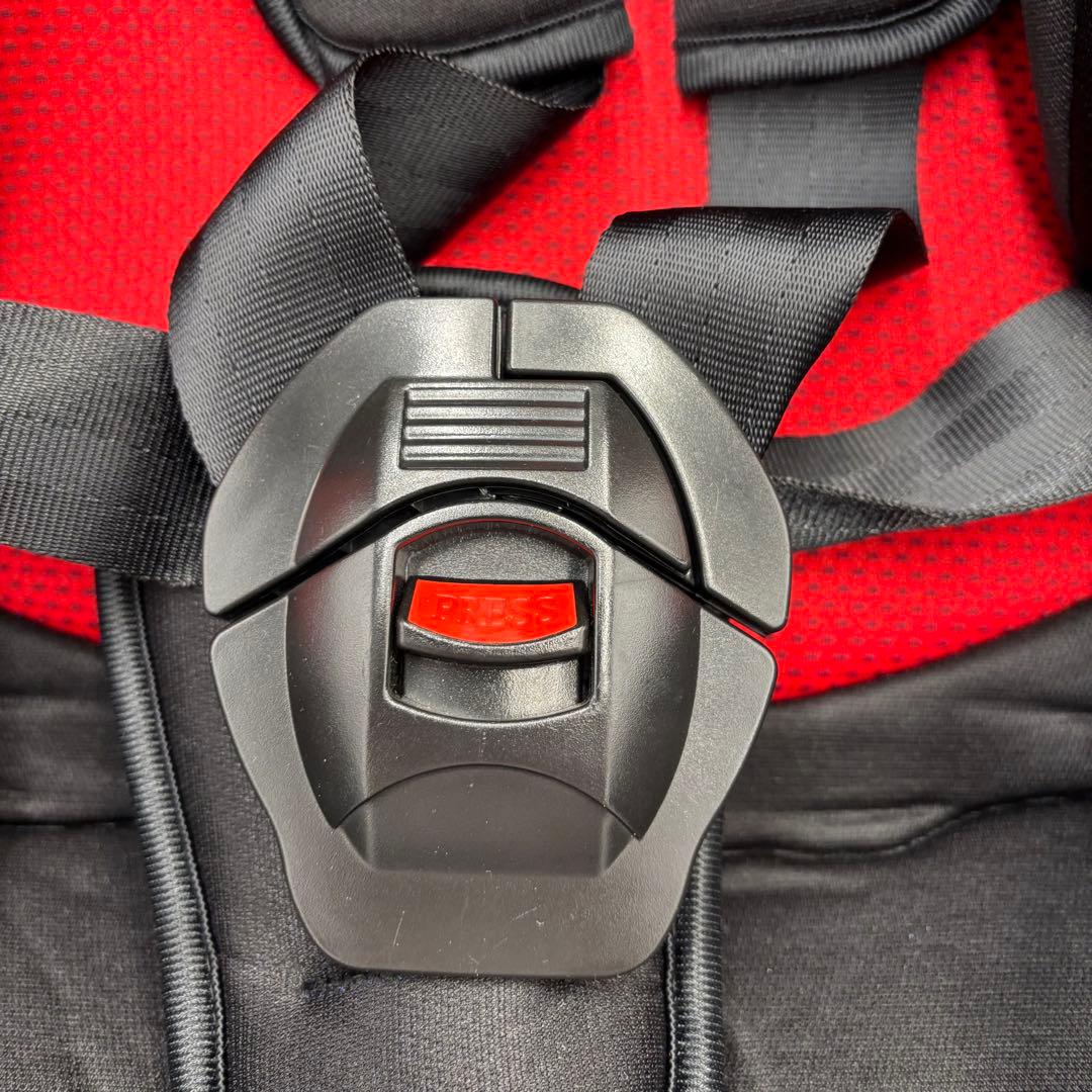 極美品　西松屋 チャイルドシート マムズキャリー・レジェ コンパクト 軽量設計