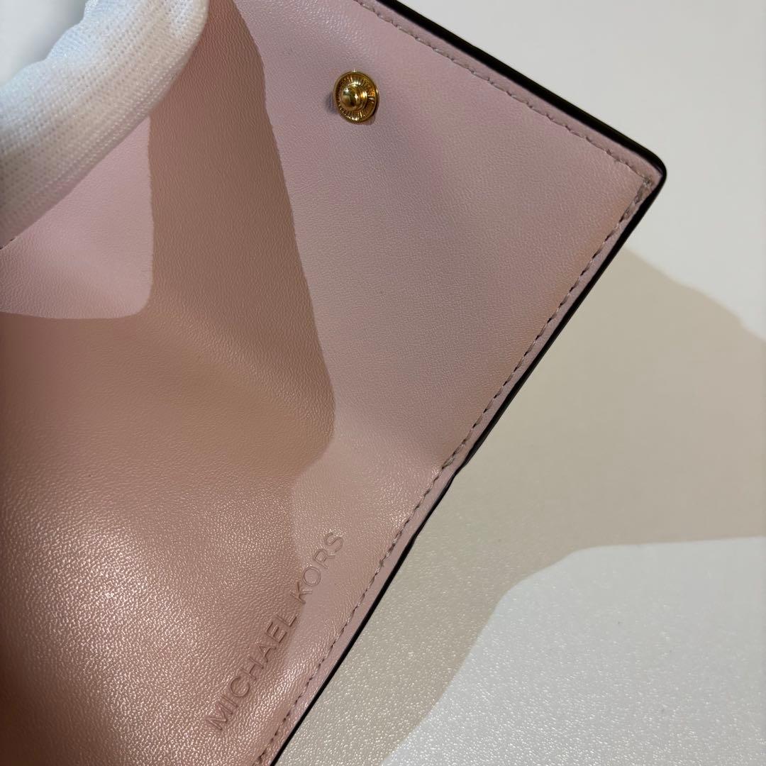 年内売り切ります　新品・未使用 MICHAEL KORS三つ折り財布 ピンク