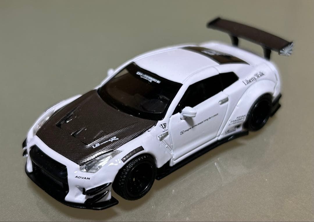 MINIGT 1/64 LBWK ニッサン GT-R 68 R35