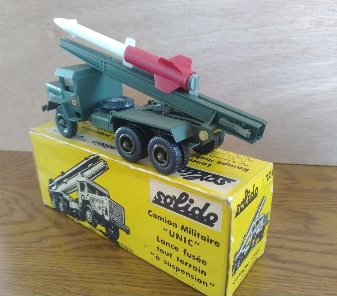 SOLIDOロケットランチャー軍用トラック201