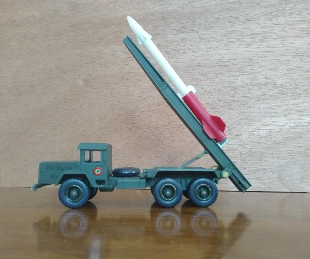 SOLIDOロケットランチャー軍用トラック201