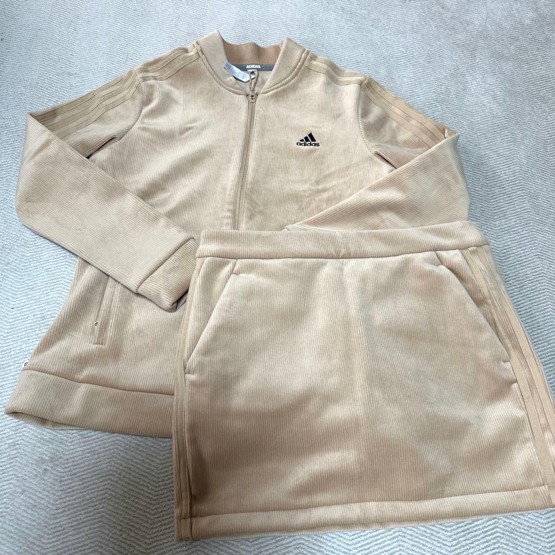 adidas ベージュ ジャケット スカート セットアップ