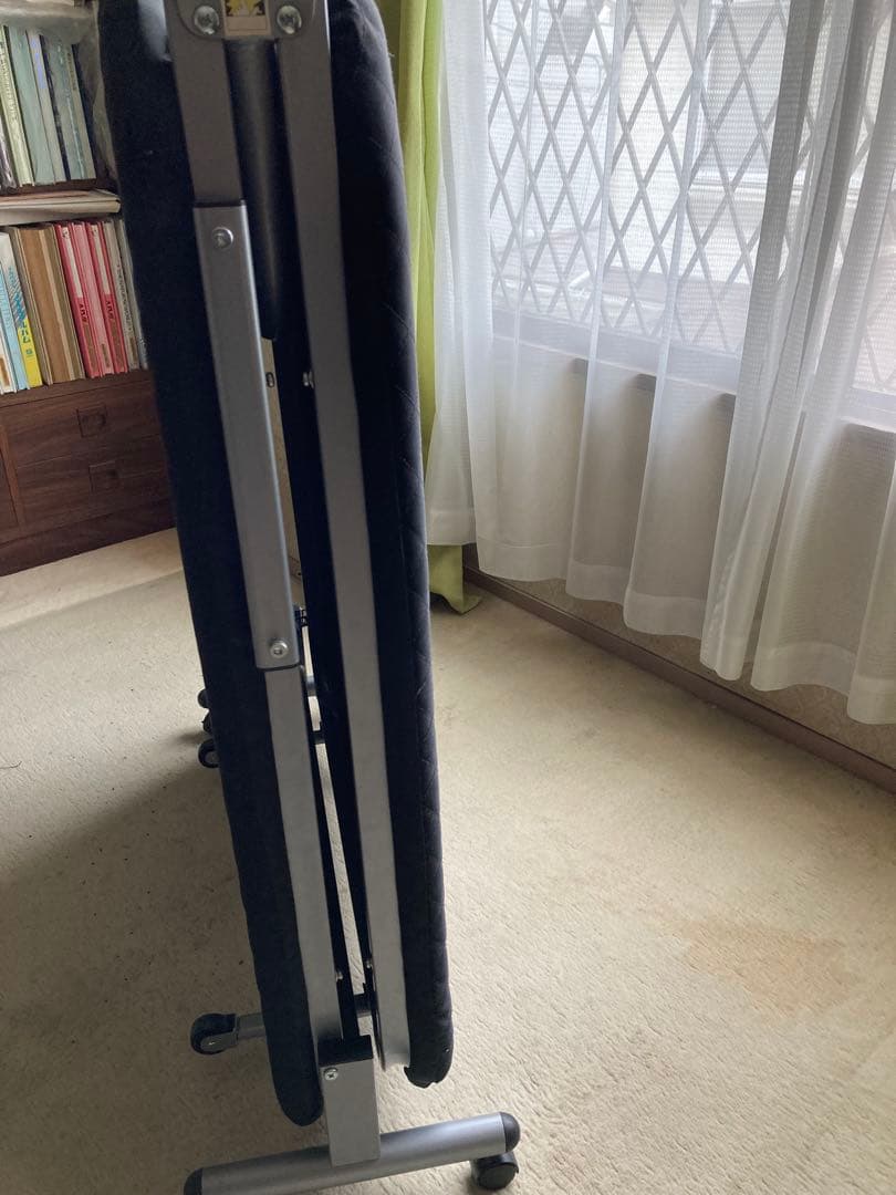 ブラック折りたたみベッド