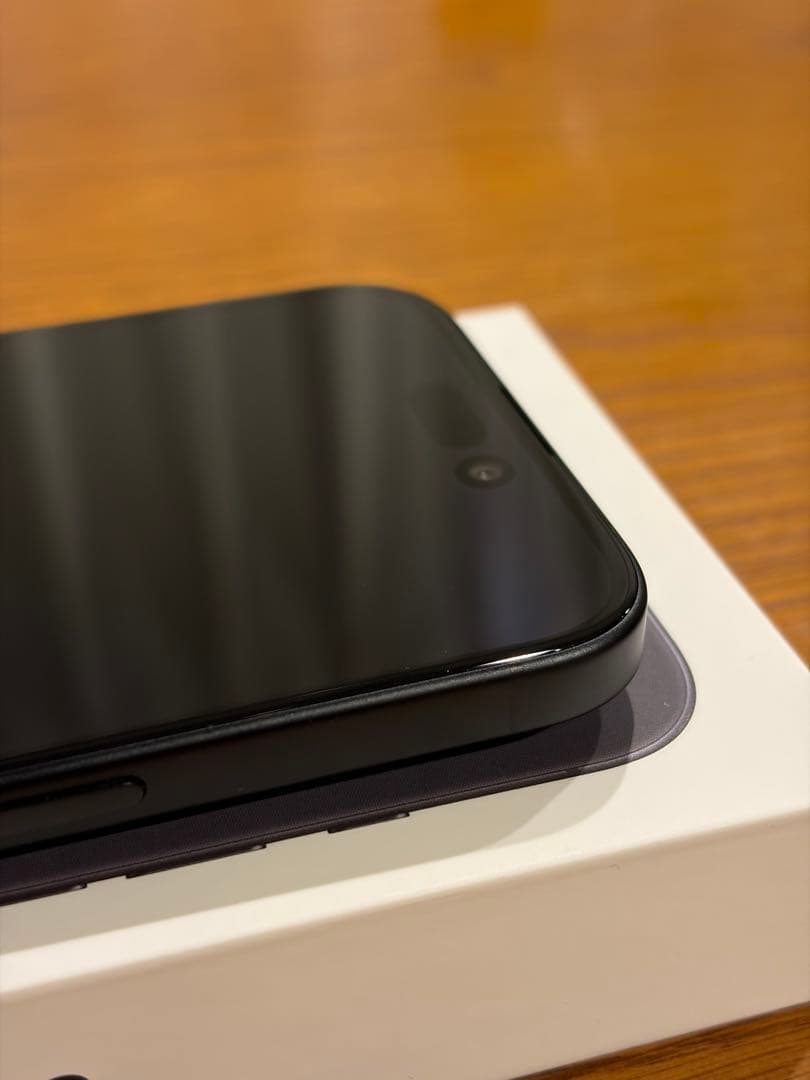 【美品】Apple iPhone 16 256GB SIMフリー ブラック 本体