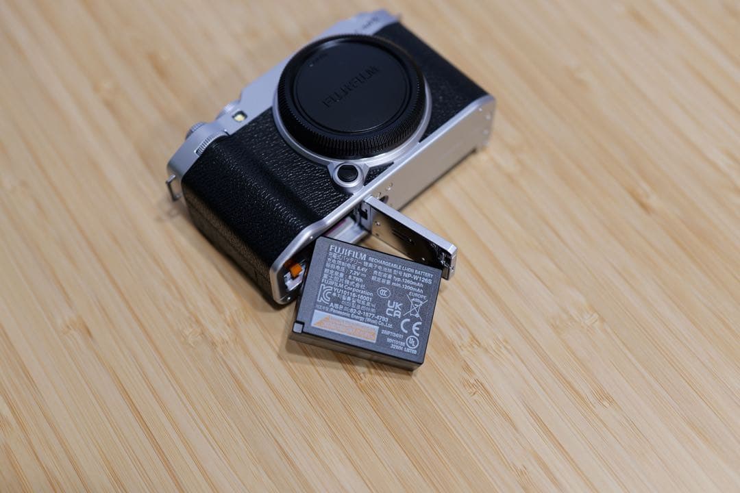 【ほぼ新品】FUJIFILM X-M5 ボディ + Smallrigグリップ等