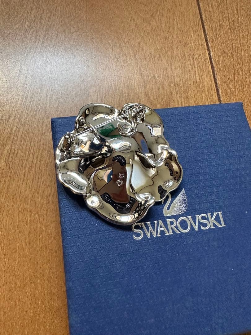 スワロフスキー　お花　ブローチ　ストーン