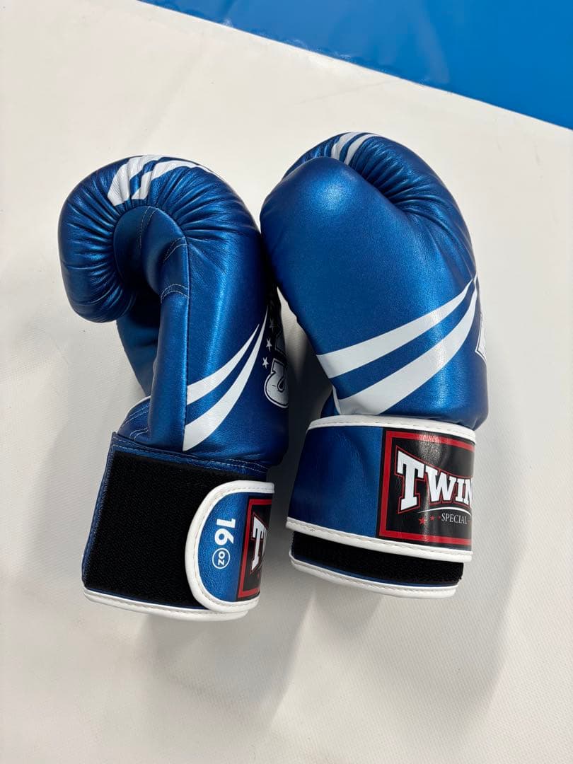 TWINS ボクシンググローブ 16oz PUレザー　メタリックブルー