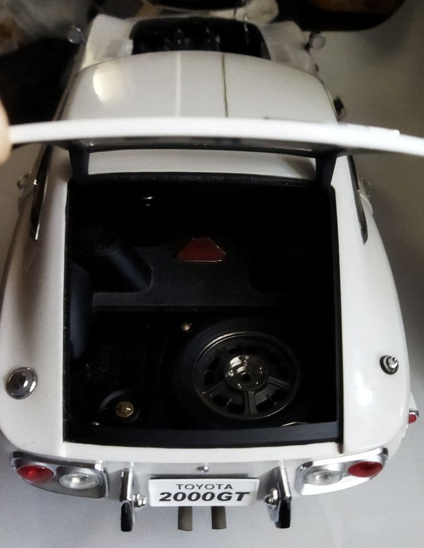 TOYOTA 2000GT 1/18スケールモデル