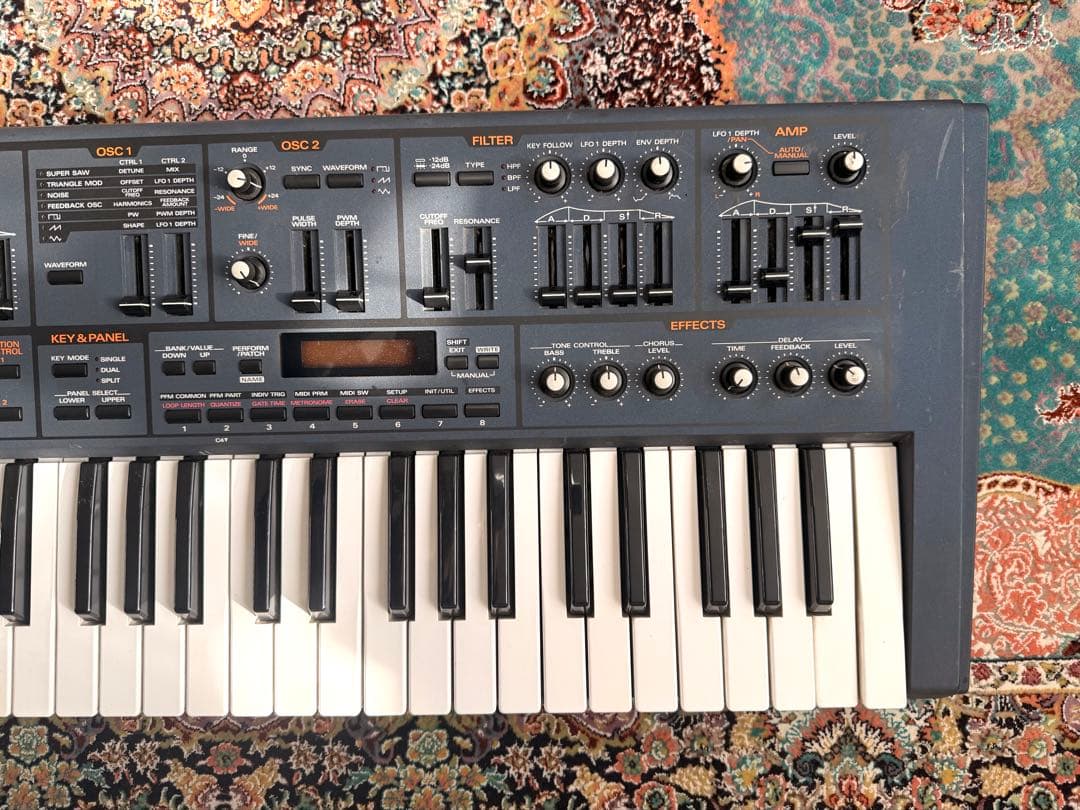 Roland JP-8000 シンセサイザー