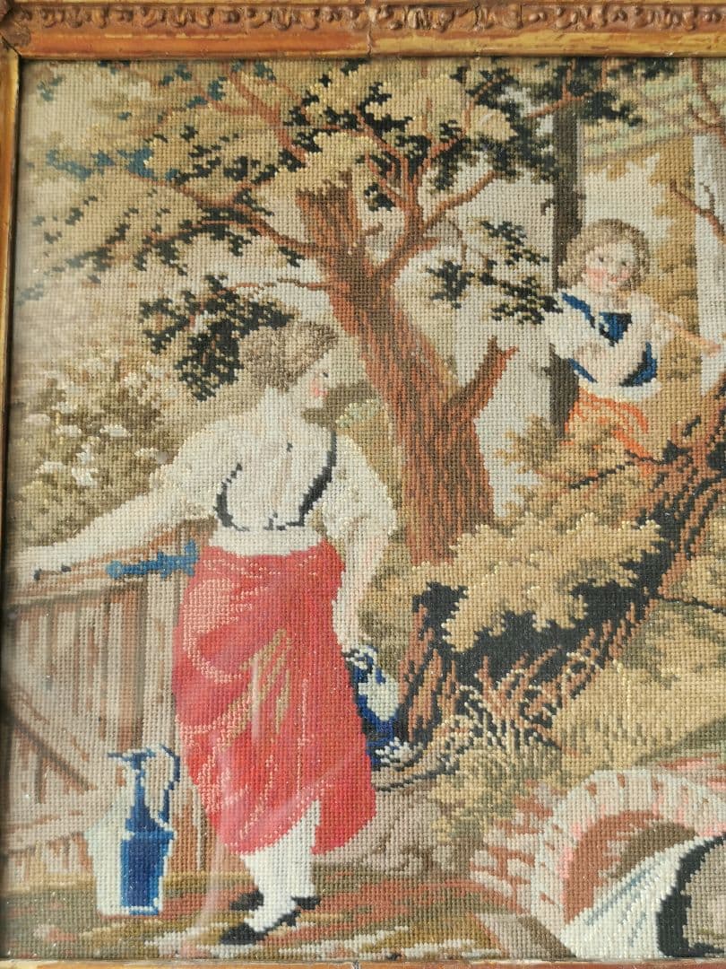 アンティーク 水を汲む女性 ラッパを吹く少年 プチポワン彫刻額装 ガラスフレーム