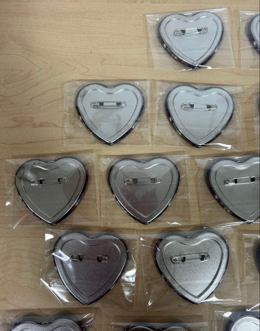 にじさんじ ハート型缶バッジ セット。