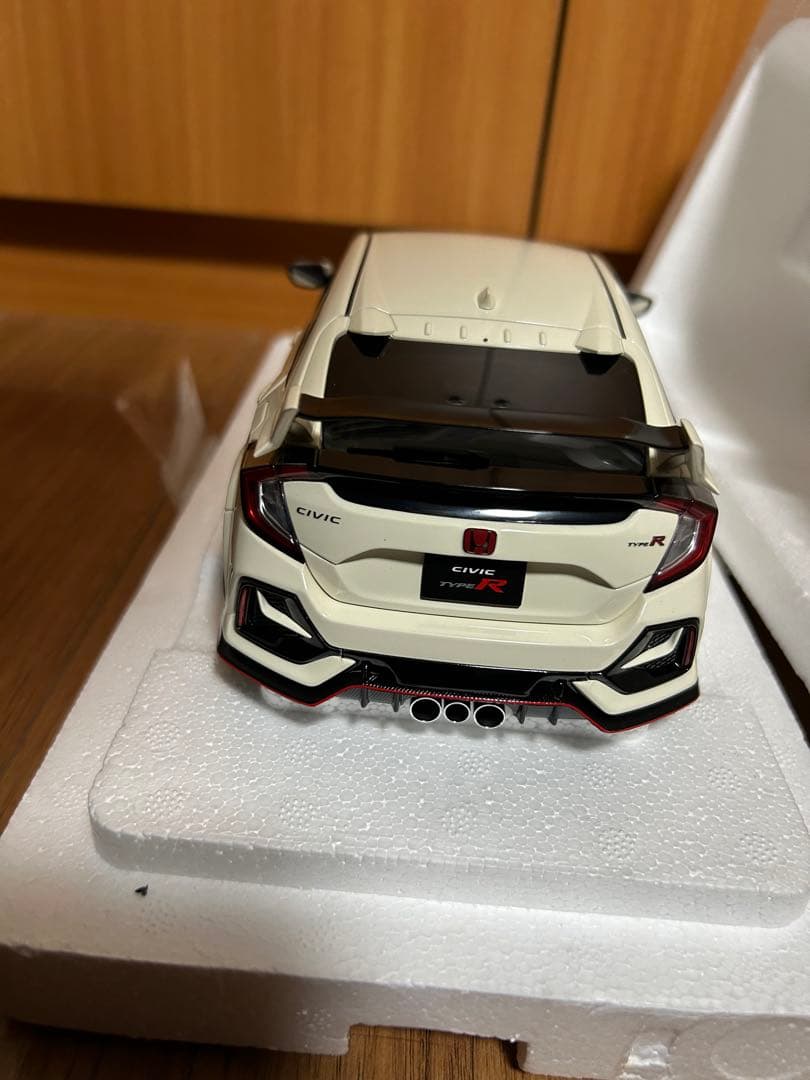 Civic Type R ホワイト ミニカー1/18
