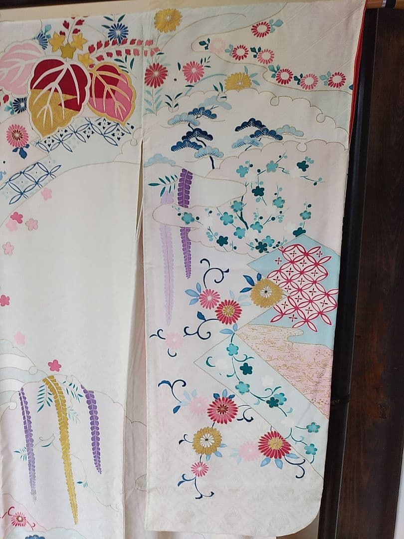 PK-12/25　振袖　白地　花柄　アンティーク調　リメイク　金糸刺繍　金彩