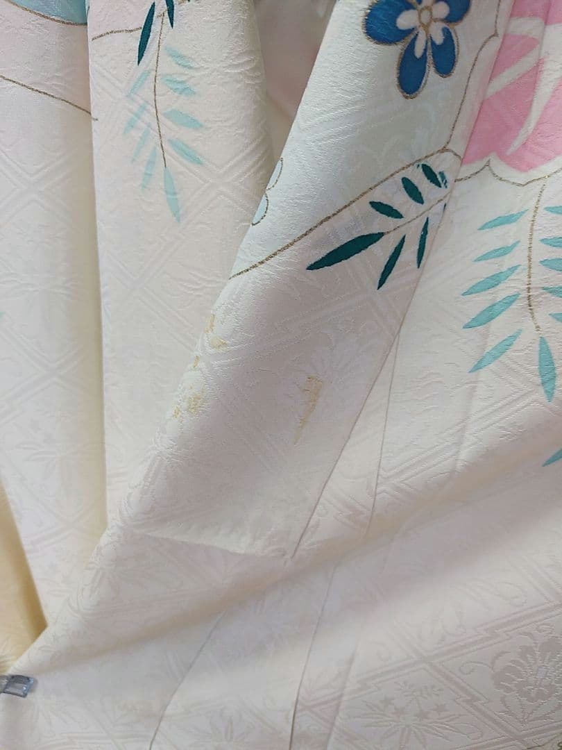 PK-12/25　振袖　白地　花柄　アンティーク調　リメイク　金糸刺繍　金彩