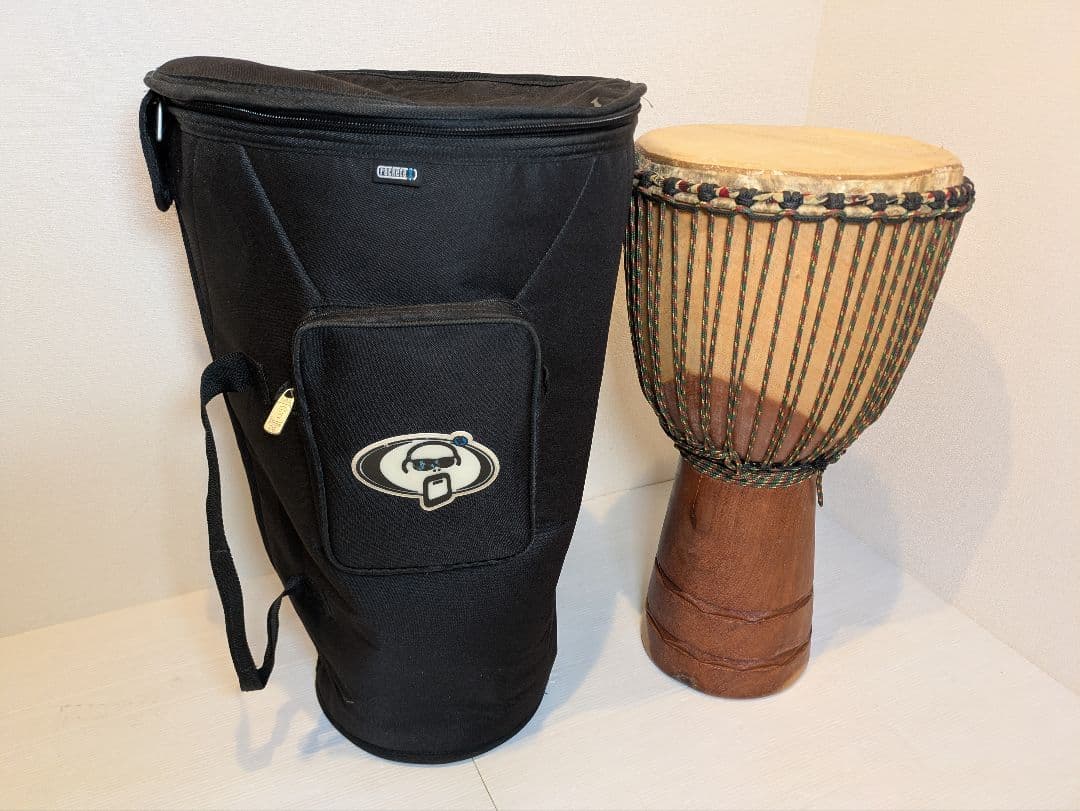 現状渡し　ジャンベ　31cm　皮破れ有り　ケース付き