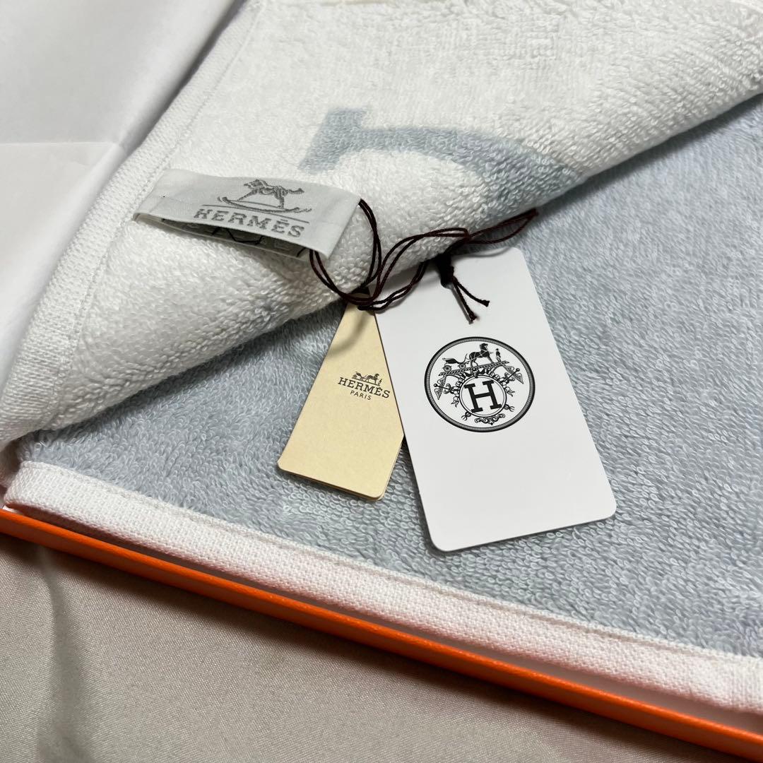 新品未使用タグ付き　HERMES エルメス　タオルハンカチ Hロゴ