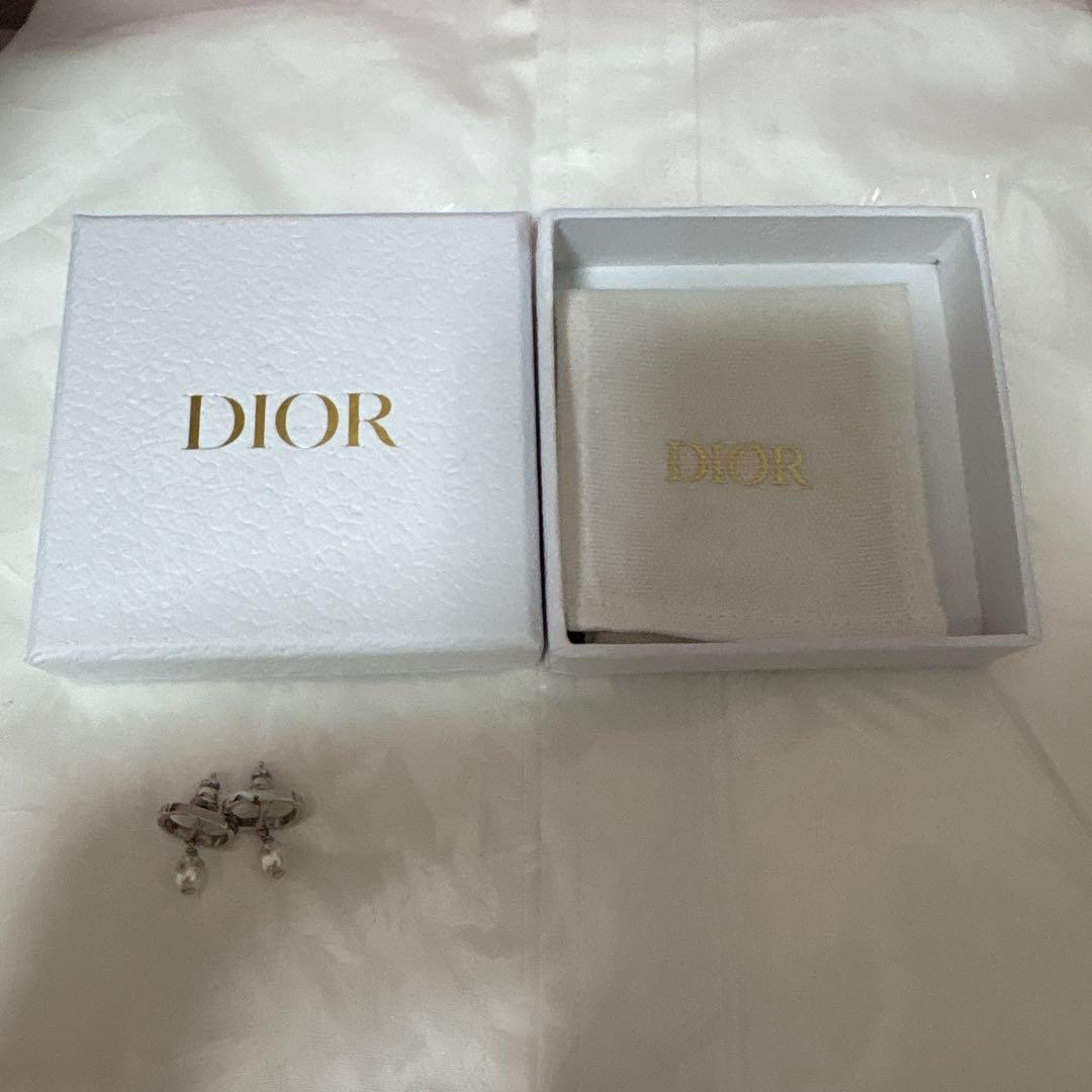 Dior シルバーパールピアス