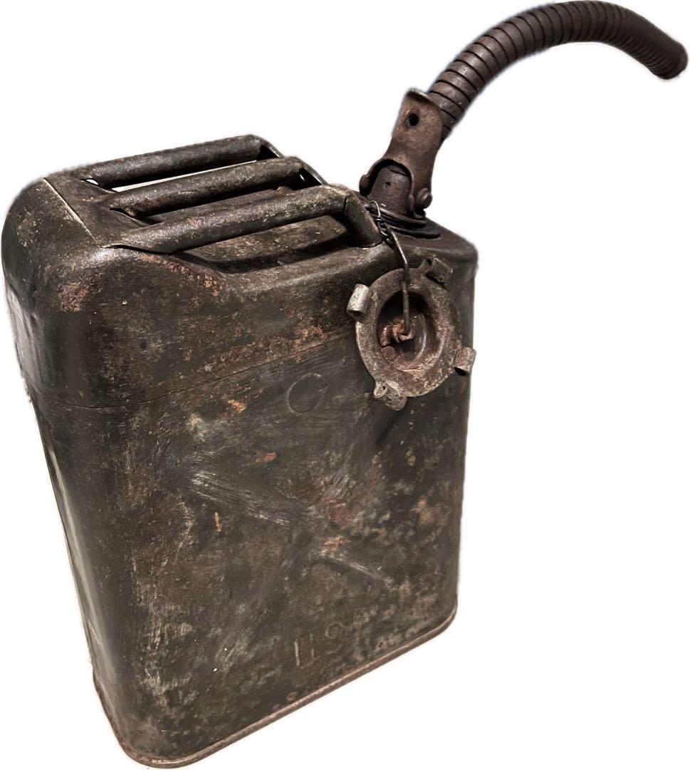 【希少ノズル付き】US軍放出品 1952年製 錆びたヴィンテージ ジェリカン