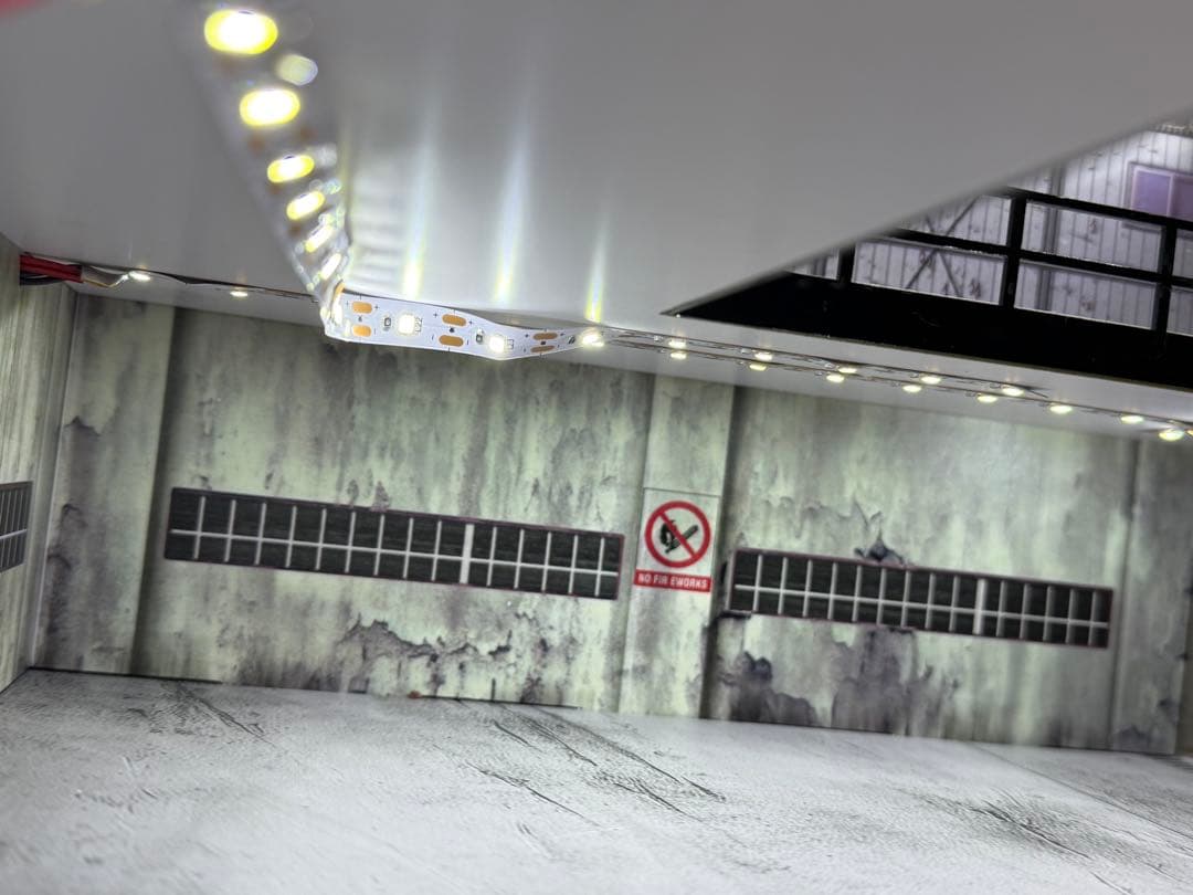 1/64スケールミニカー ジオラマ 倉庫 ガレージ