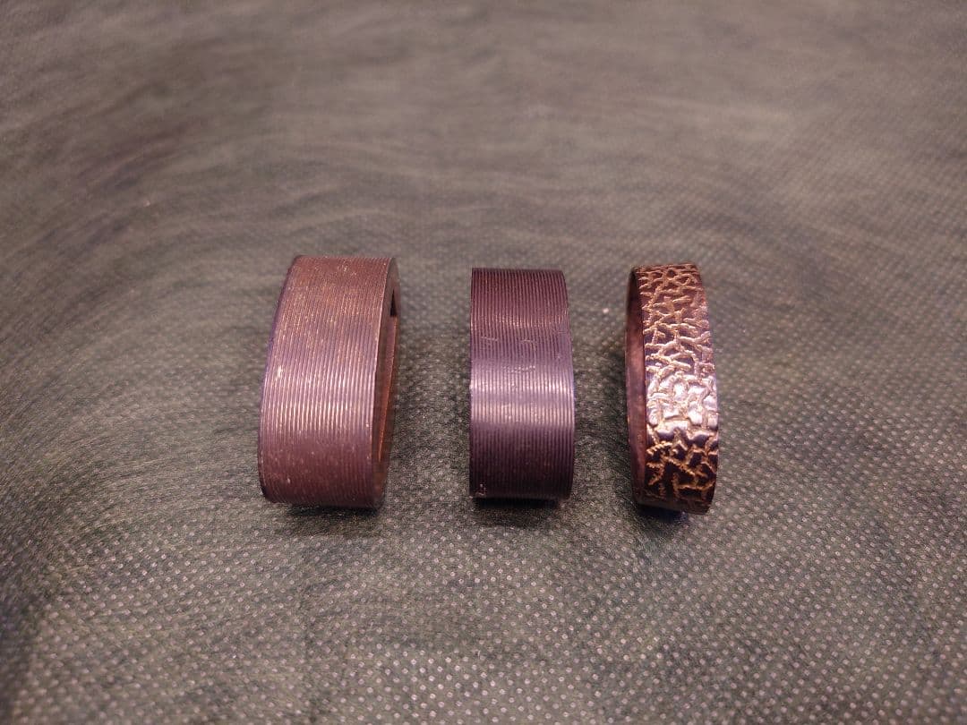 縁、筋彫り2点、シボ柄１点