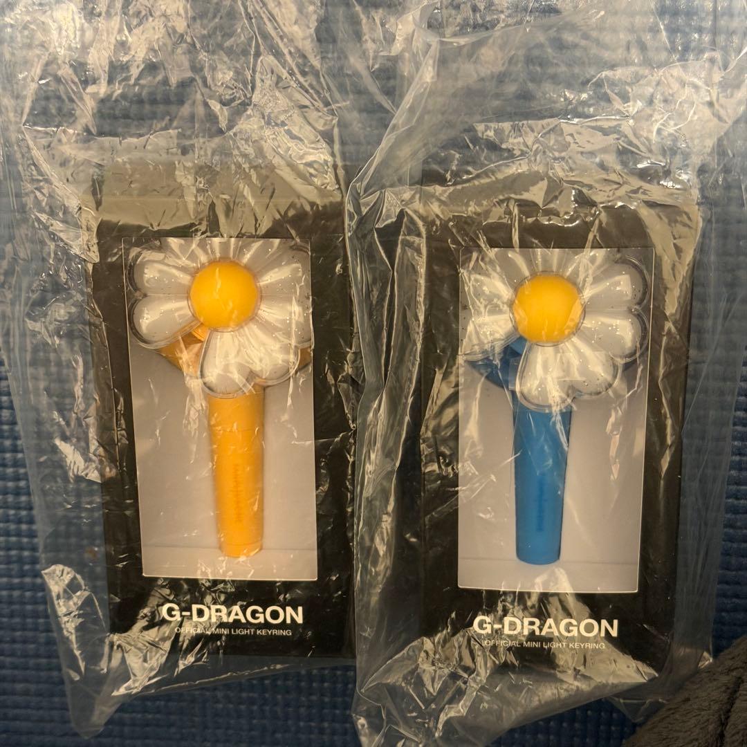 G-DRAGON ÜBERMENSCH ミニペンライト 2色 ソウル限定