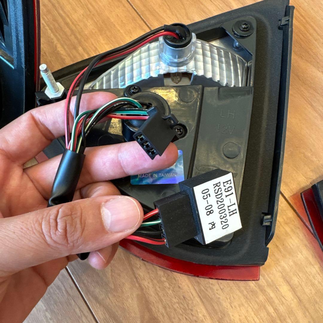 BMW E91 3シリーズツーリングLEDテール 紅白