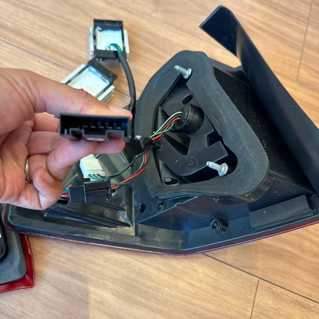 BMW E91 3シリーズツーリングLEDテール 紅白