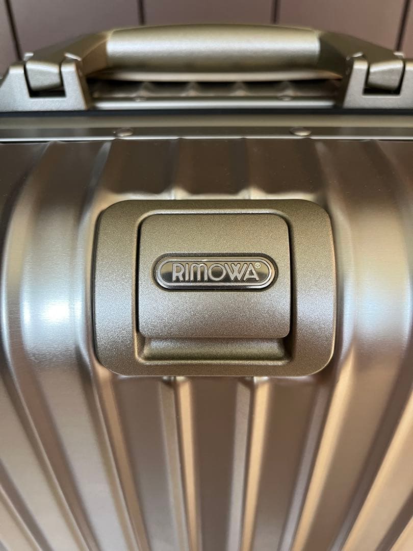 【極美品】 トパーズ チタニウム 4輪 リモワ スーツケース