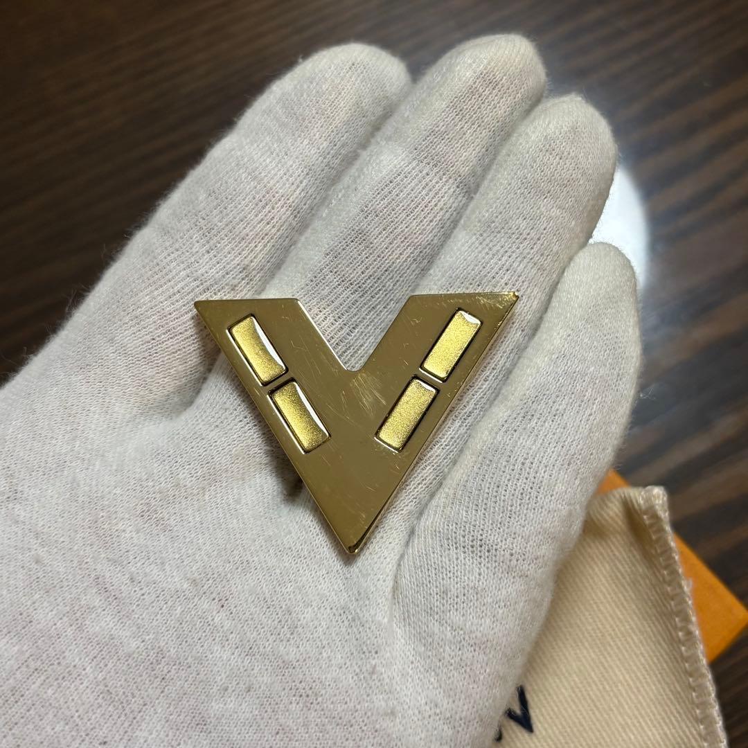 ［美品］ルイヴィトン　エッセンシャルV マグネット式　ブローチ　M61089