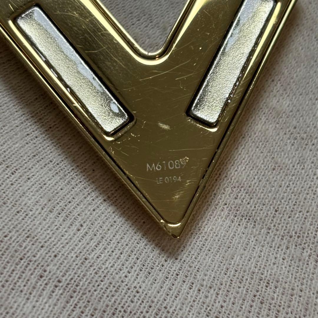 ［美品］ルイヴィトン　エッセンシャルV マグネット式　ブローチ　M61089