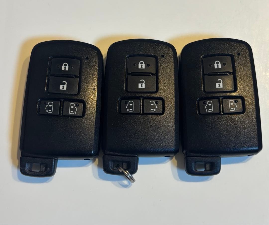 TOYOTA トヨタ　4つボタン　スマートキー　黒基盤　まとめ売り