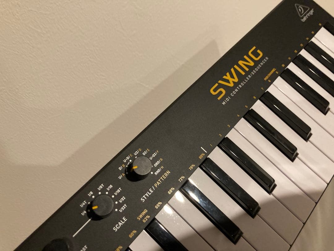 Behringer SWING MIDIコントローラー キーボード べリンガー