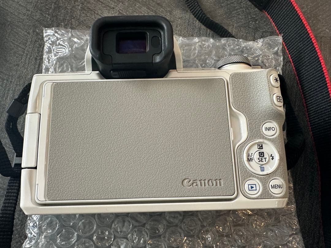 【美品】Canon／EOS Kiss M 本体　ホワイト