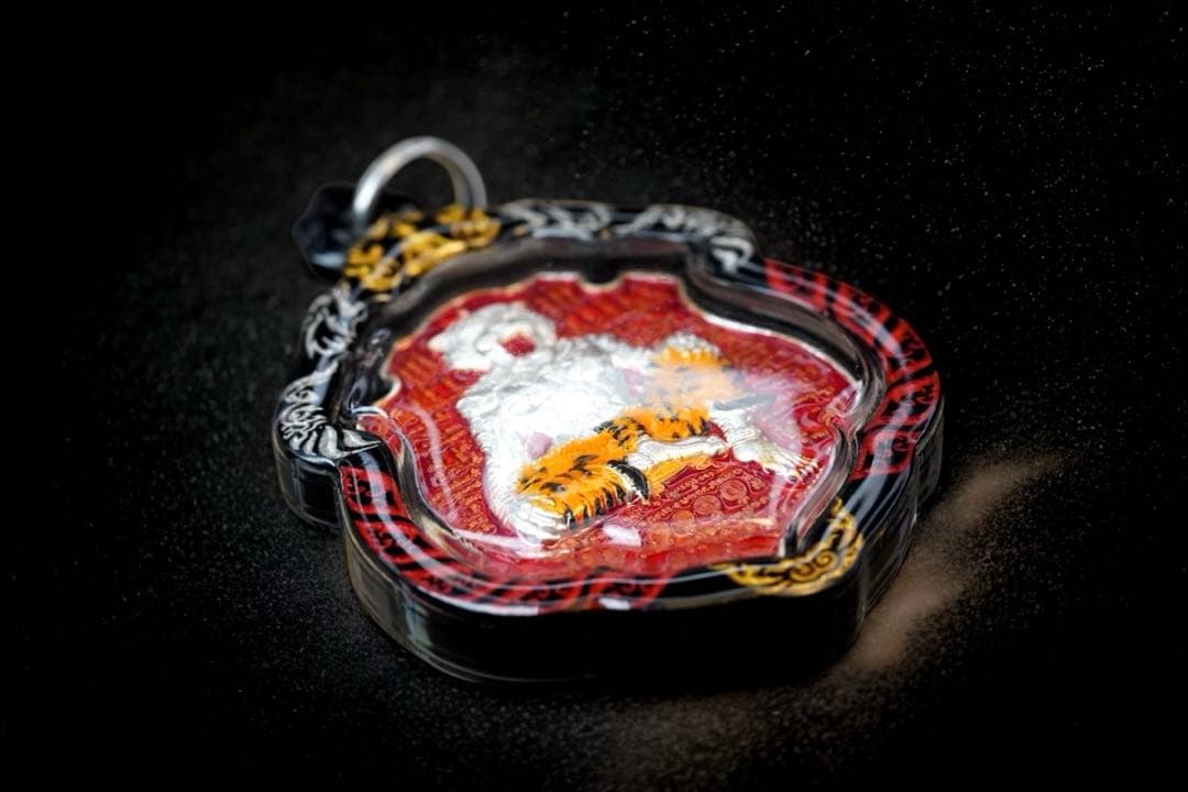 袈裟入り　チャナイ師の伝説の虎王と秘術　プージャオサミンプラ　プラクルアン　D