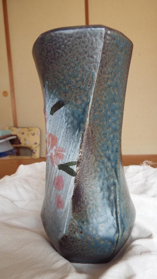 人間国宝浜田庄司の「六角捻花生 」 共箱