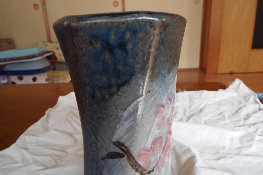 人間国宝浜田庄司の「六角捻花生 」 共箱