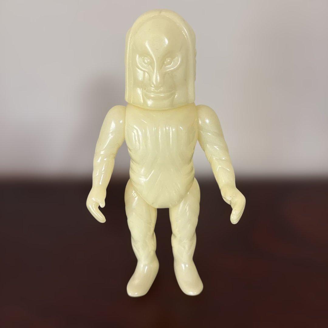 M1号　ダダ　ウルトラマン　　三面怪人　未塗装　蓄光　　　ソフビ