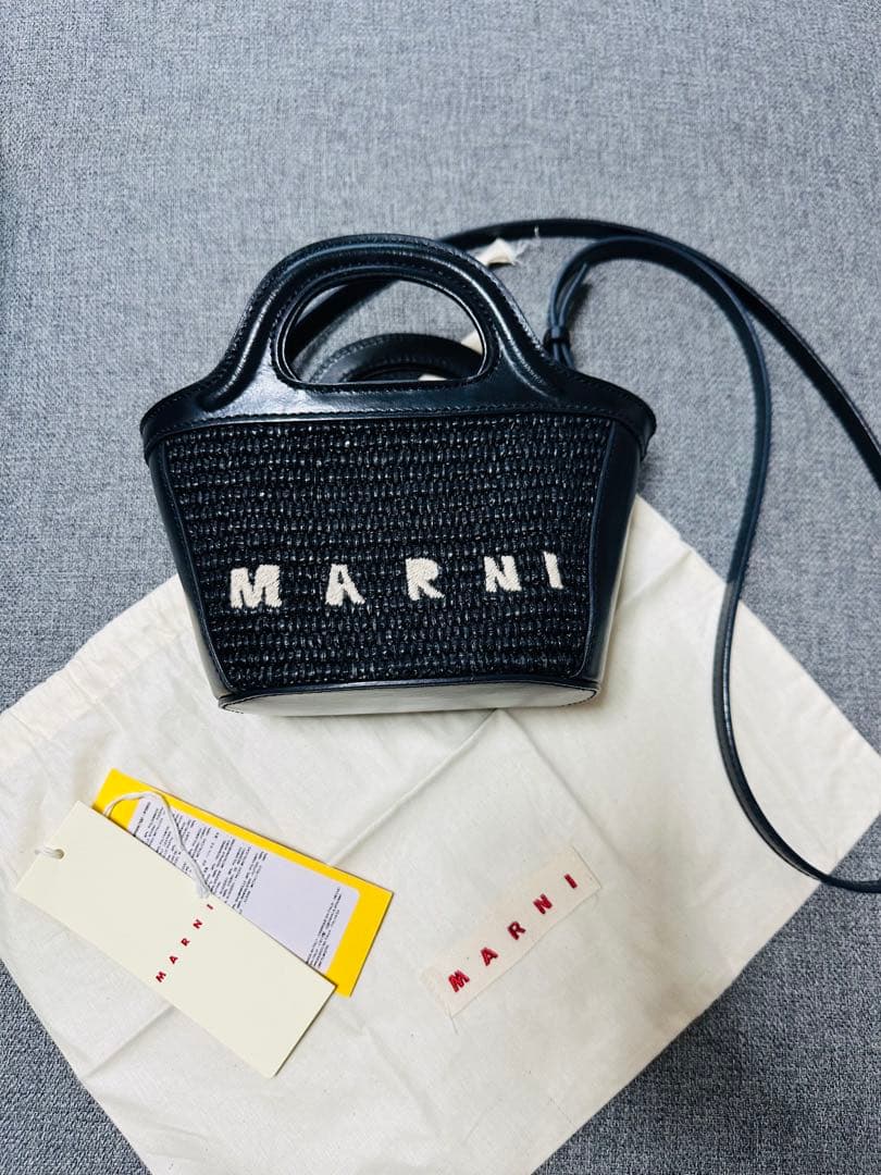 MARNI ブラックショルダーバッグ