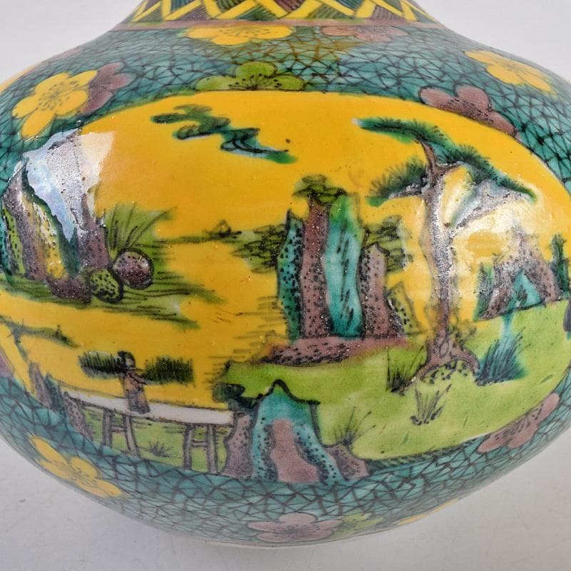 中国　世錦堂製　黄地粉彩　山水文　天球瓶　M　R8913