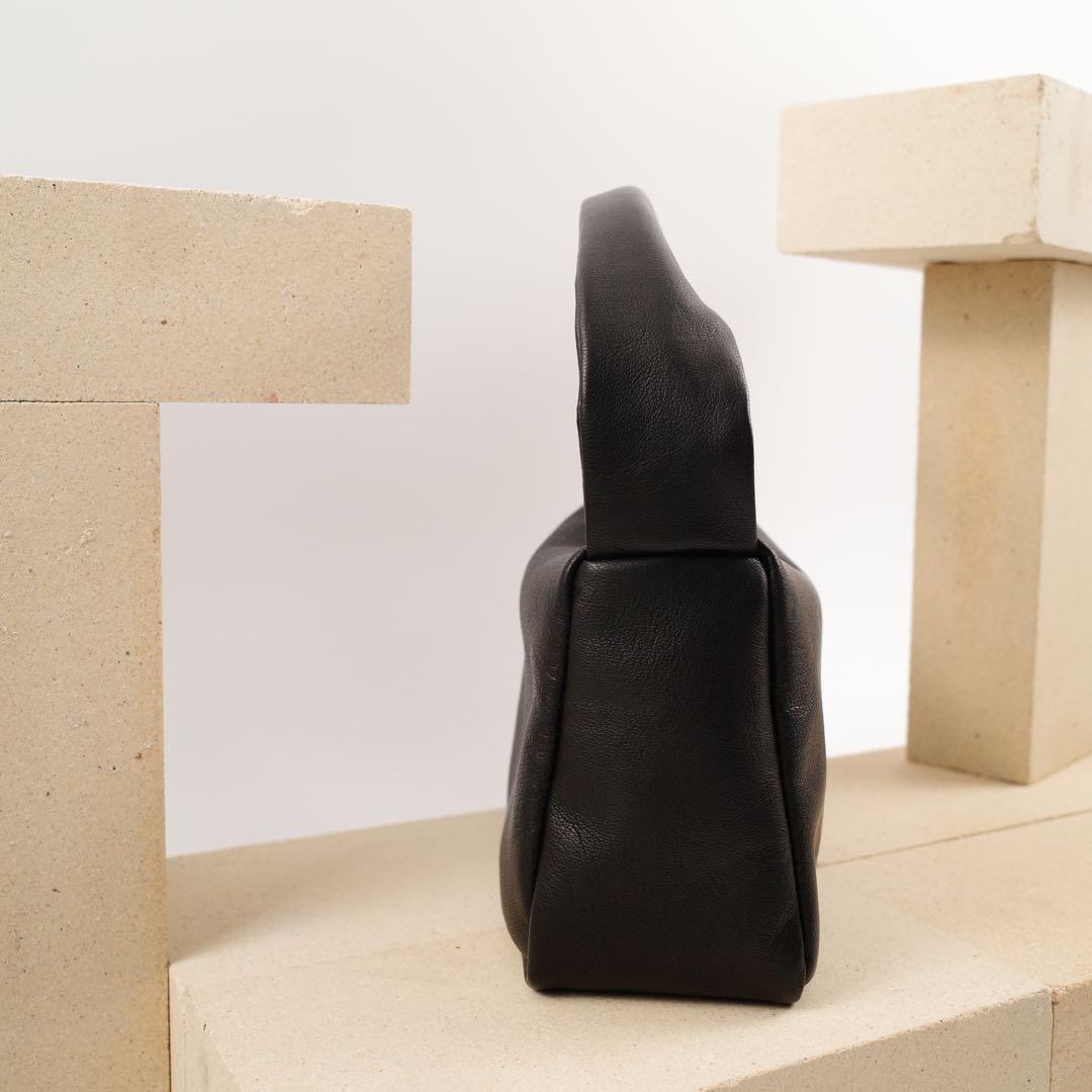 KEESE 黒 レザーショルダーバッグ ジップ Sサイズ ユニセックス