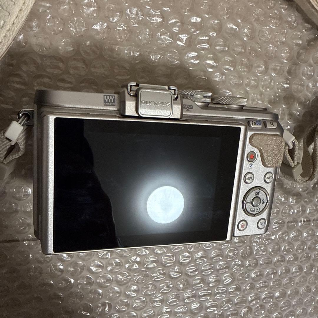 ミラーレス一眼カメラ　OLYMPUS E-PL8