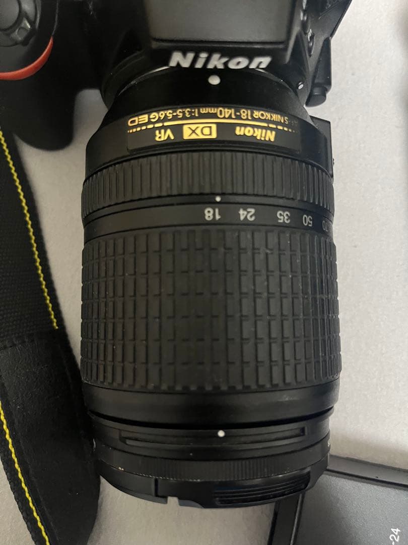 ニコン　Nikon D5600 + 18-140 撮影枚数2200