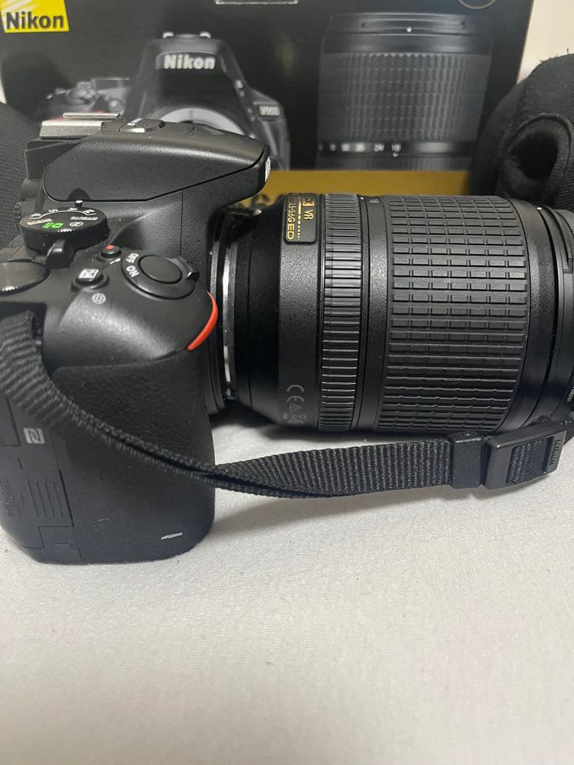 ニコン　Nikon D5600 + 18-140 撮影枚数2200