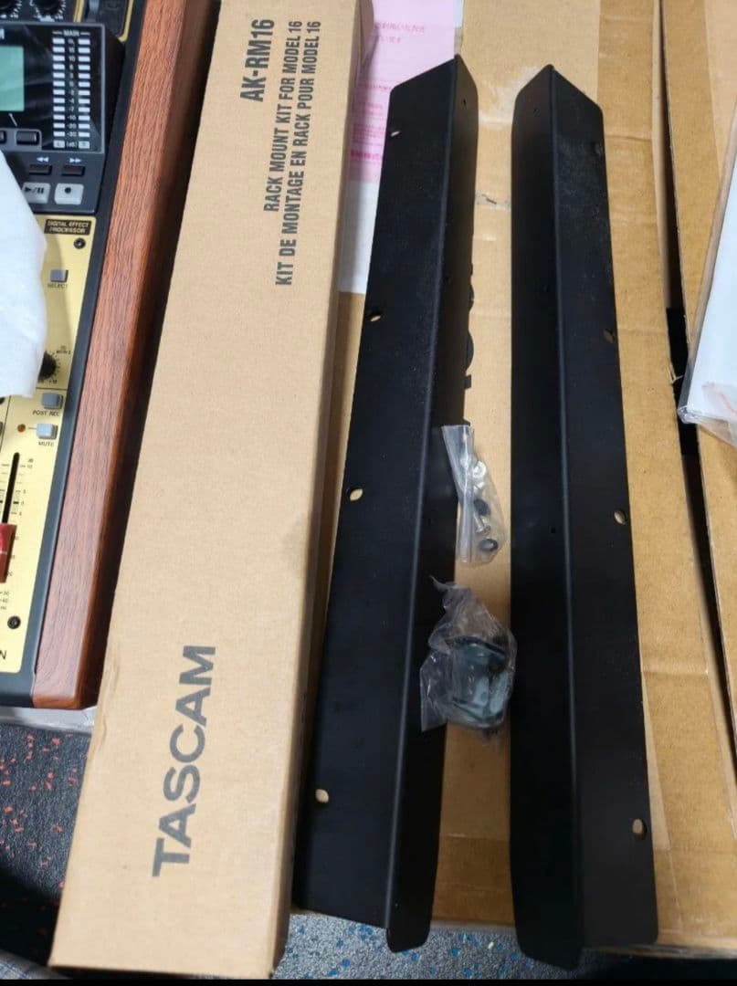 TASCAM MODEL16 ラックマウントセット