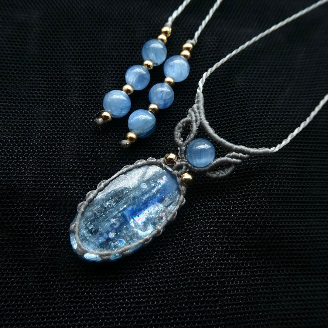 バイカラーカイヤナイトのマクラメネックレス