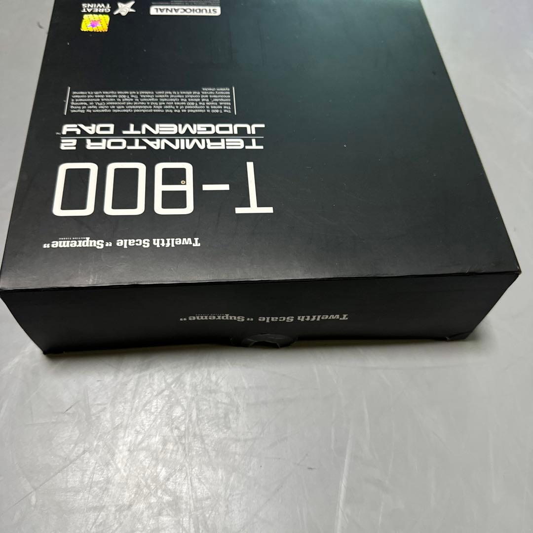 ターミネーターフィギュアとバイク