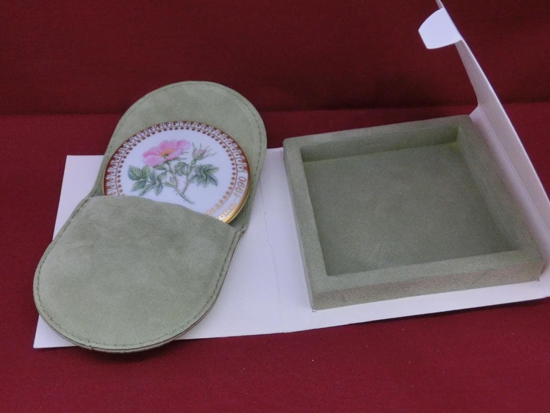 『ロイヤルコペンハーゲン』コンパクトミラー